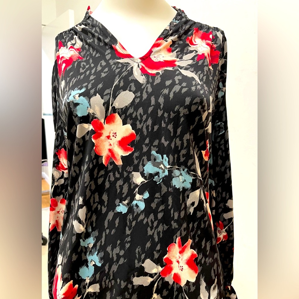 WHBM LONG SLEEVE TOP, SIZE XS
